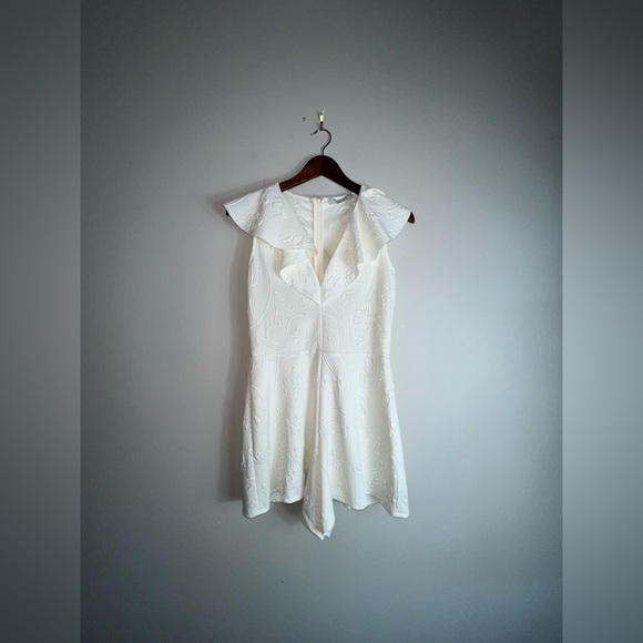 Alexis Pants - Alexis Westman Floral Embossed Romper Off White Ivory Sleeveless Ruffle Sz M 615